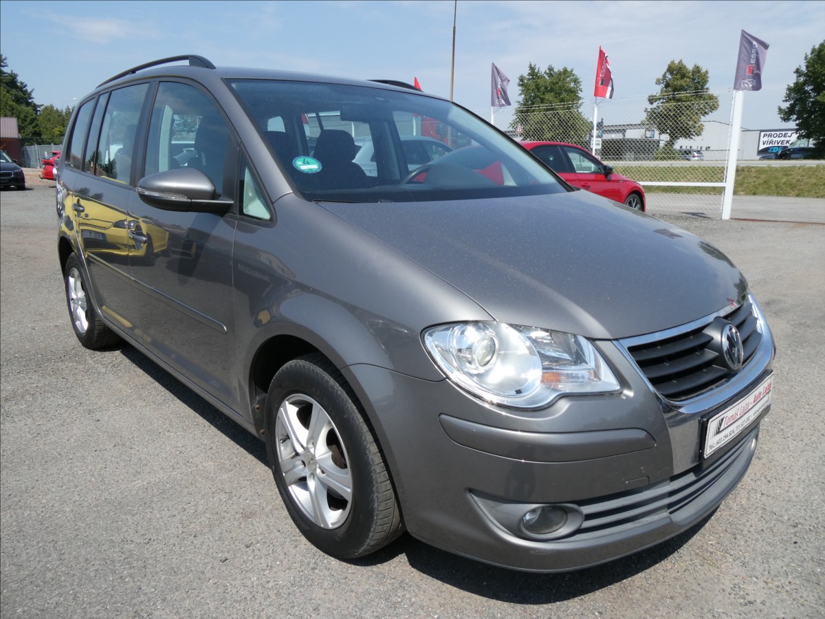 Volkswagen Touran 1,4 TSi 103kW serviska, závěs