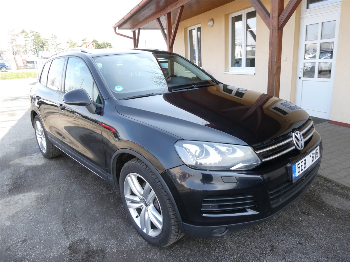 Volkswagen Touareg 3,0 TDi V6 180kW,2xkola,závěs