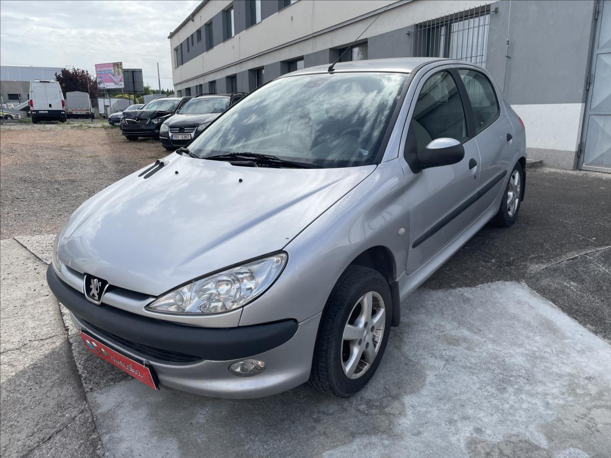 Peugeot 206 1,4i 55kW*tažné*Zachovalé auto