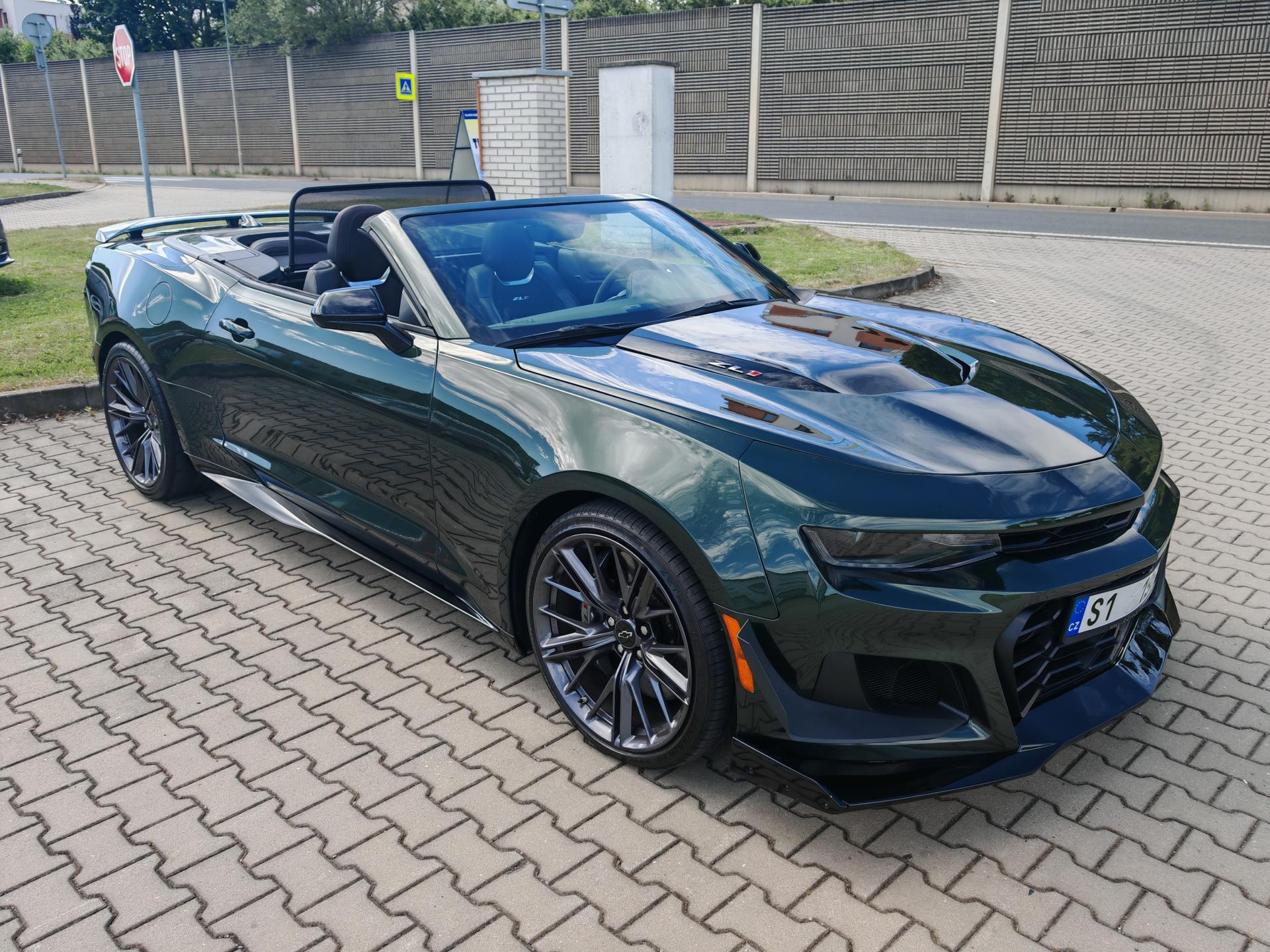 Chevrolet Camaro ZL1 Cabrio, Manuál, Alcantara
