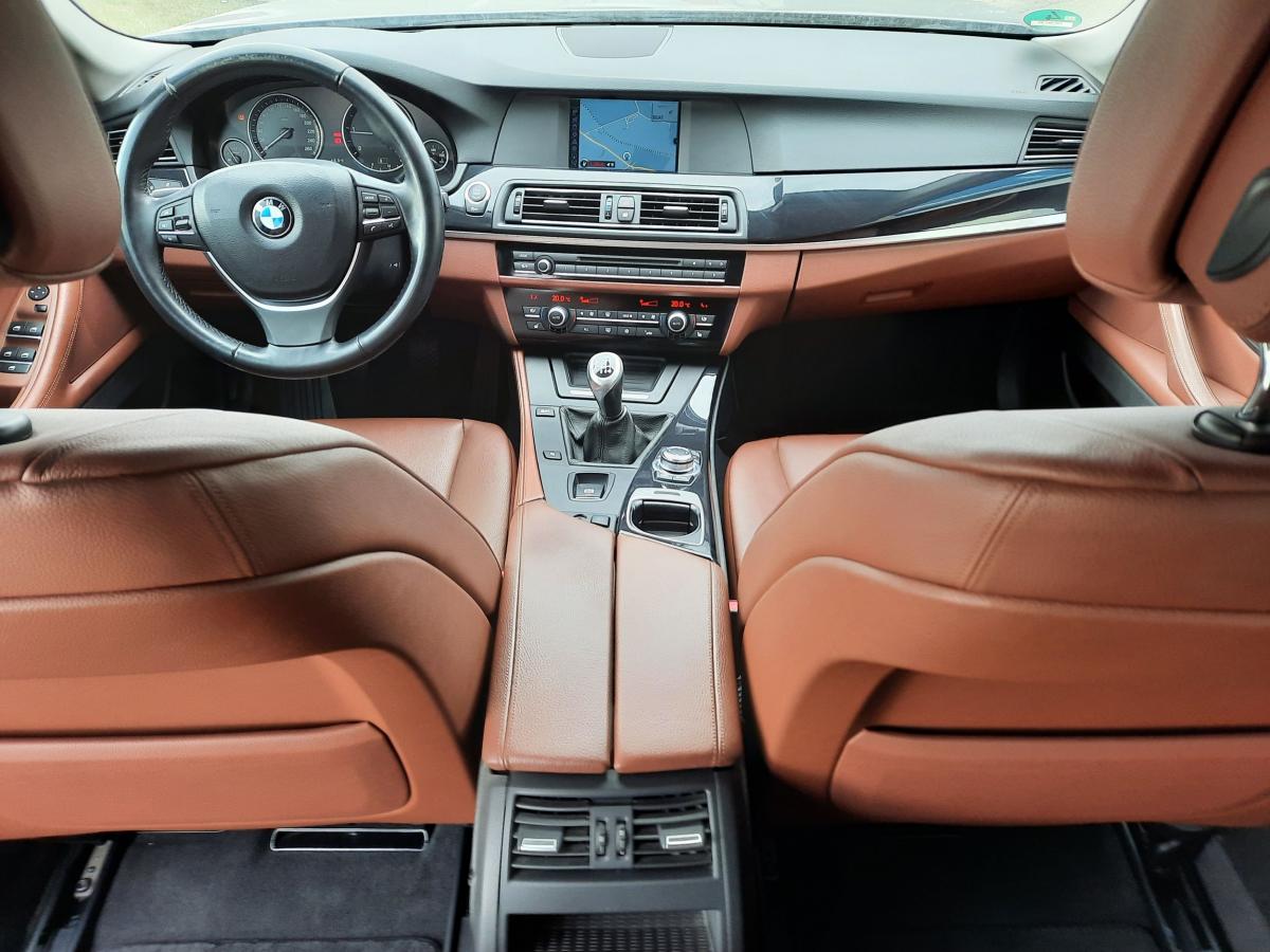 BMW Řada 5 520d EXTRA VÝBAVA