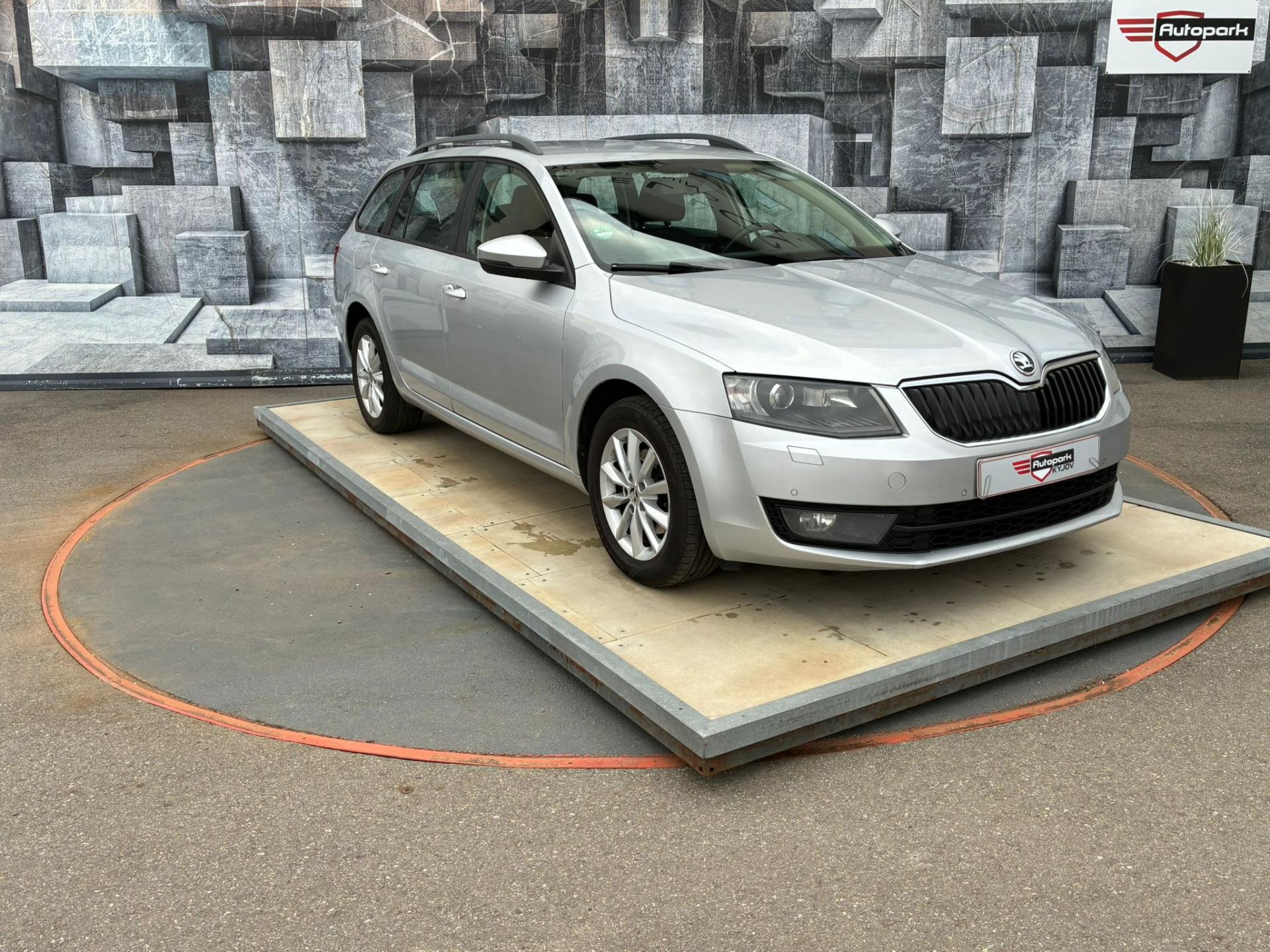 Škoda Octavia 2.0TDi, 110KW, VYHŘ.SED. TEMP.