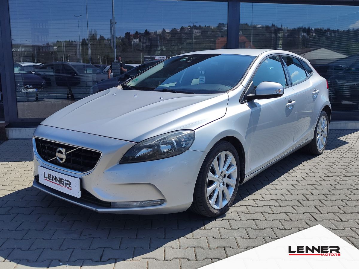 Volvo V40 D2 1.6 /84kW Servisní Historie