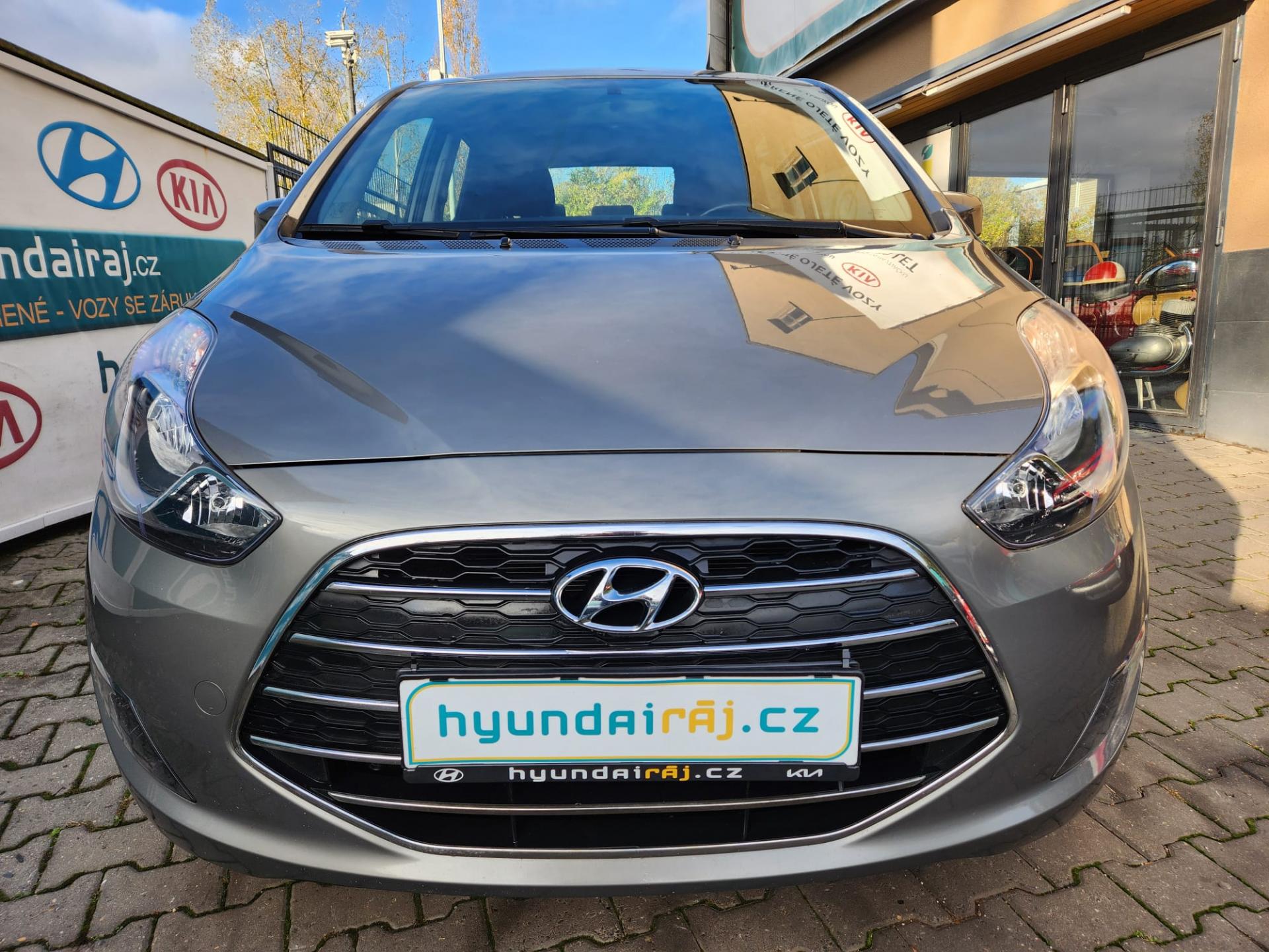 Hyundai ix20 1.6-AUTOMAT-NÍZKÉ KM-92kw