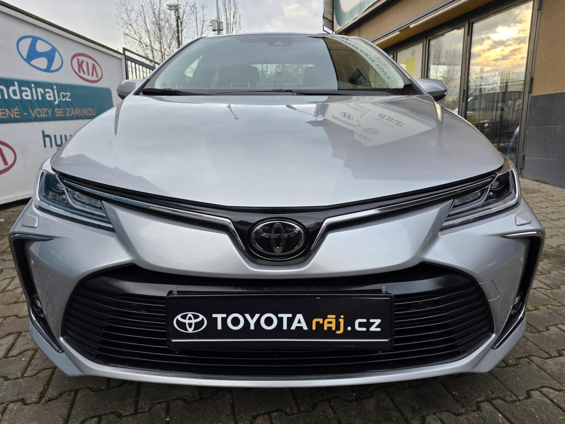 Toyota Corolla 1.5-V ZÁRUCE-KAMERA