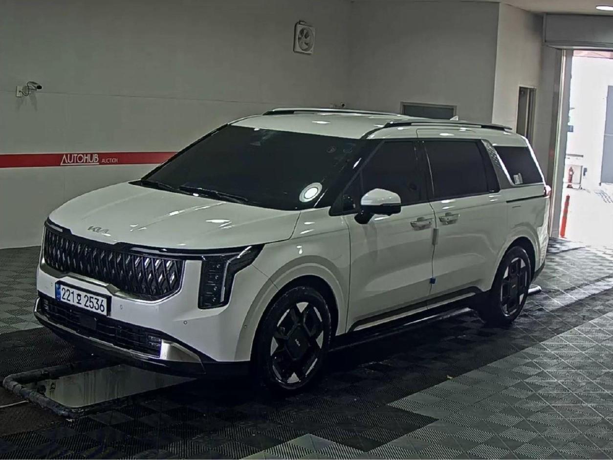 Kia Carnival 1.6-HEV-9MÍST-VŮZ NA CESTĚ