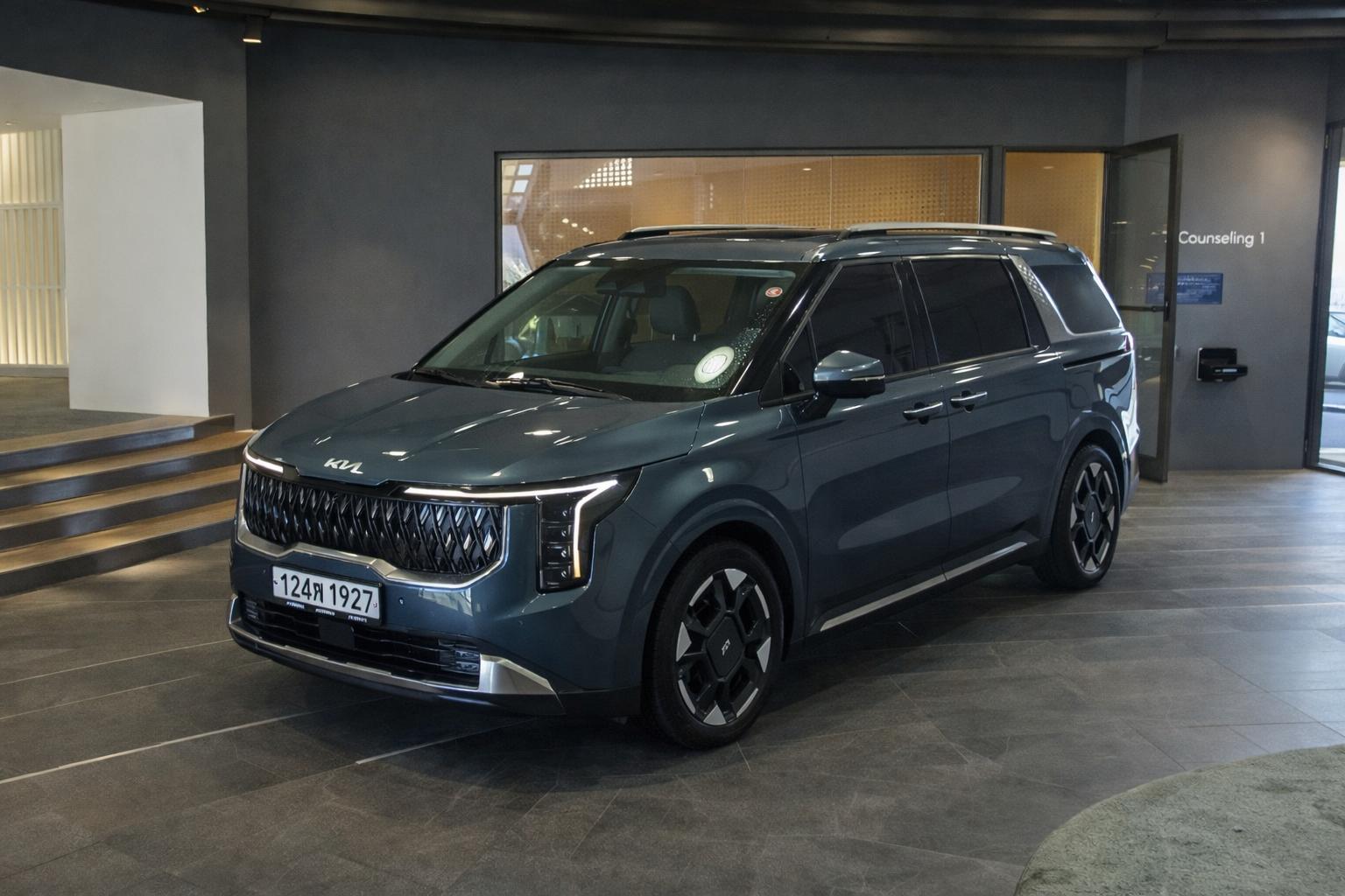 Kia Carnival 2.2-7MÍST-NOVÝ MODEL-NA CESTĚ