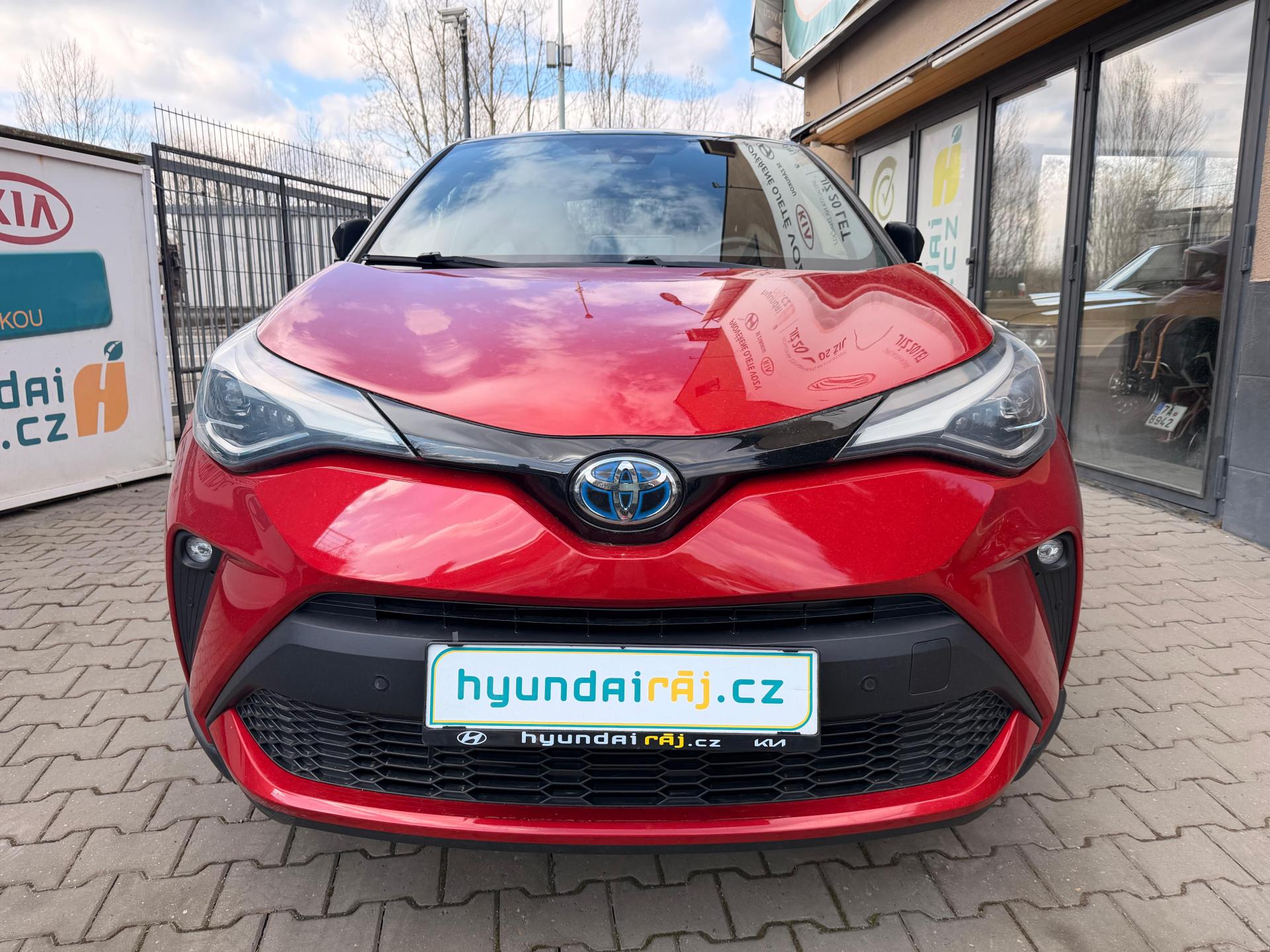 Toyota C-HR 1.8-HYBRID-1.MAJITEL-NÍZKÉ KM