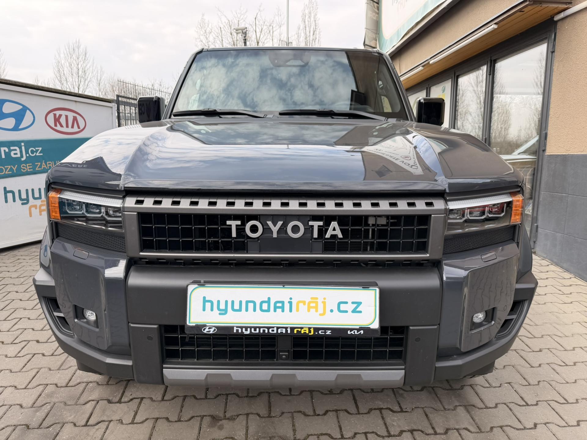 Toyota Land Cruiser 2.8-INVINCIBLE-ZÁRUKA-DPH