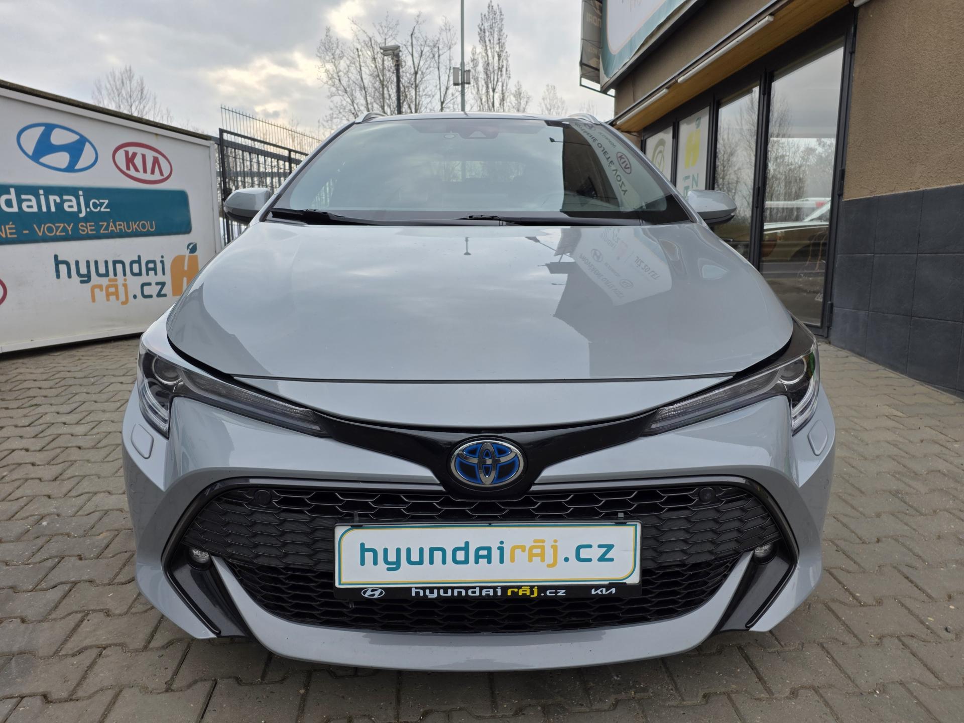 Toyota Corolla 1.8-HYBRID-ZÁRUKA-1.majitel
