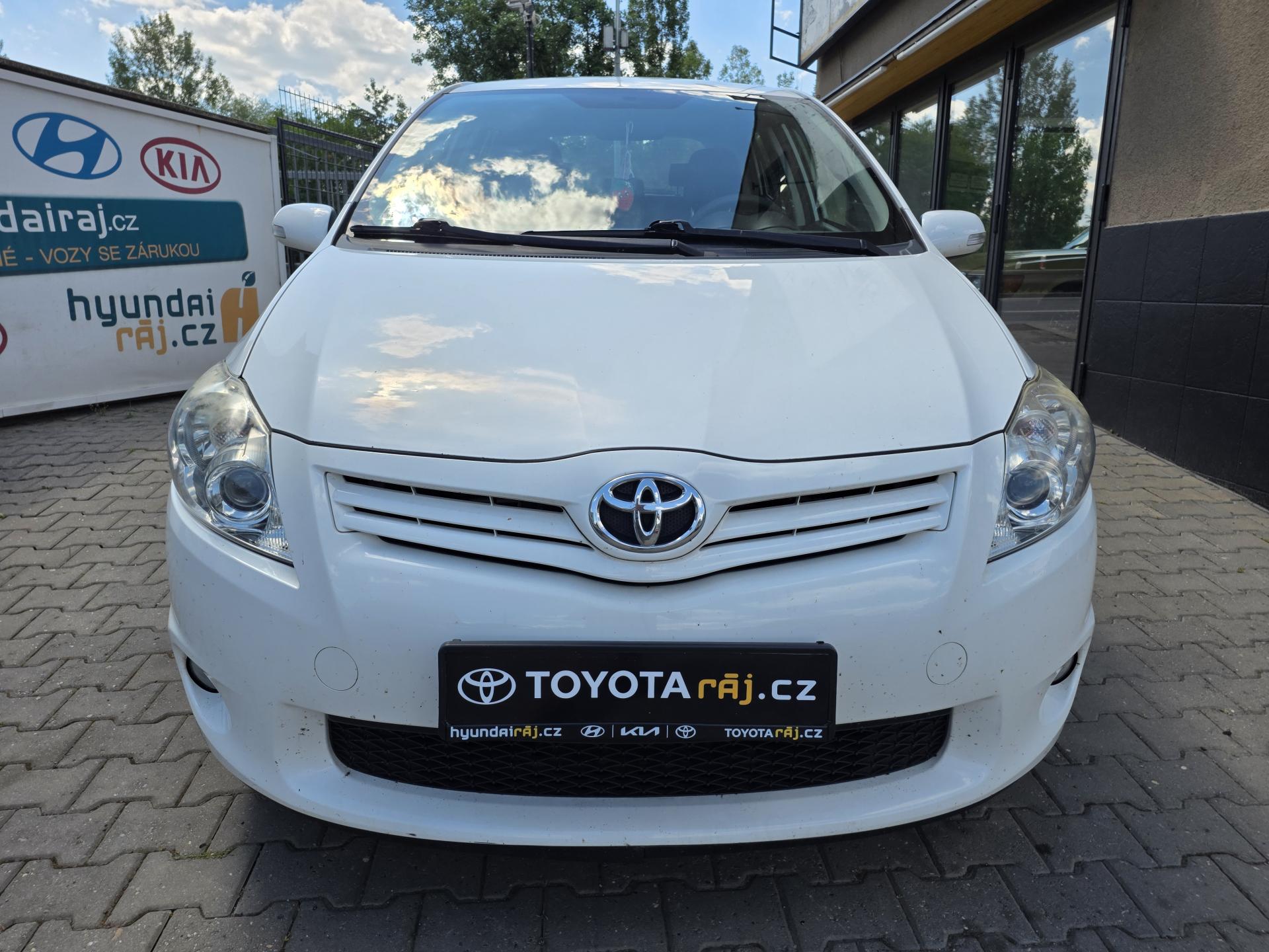 Toyota Auris 1.6-SADA PNEU NAVIC