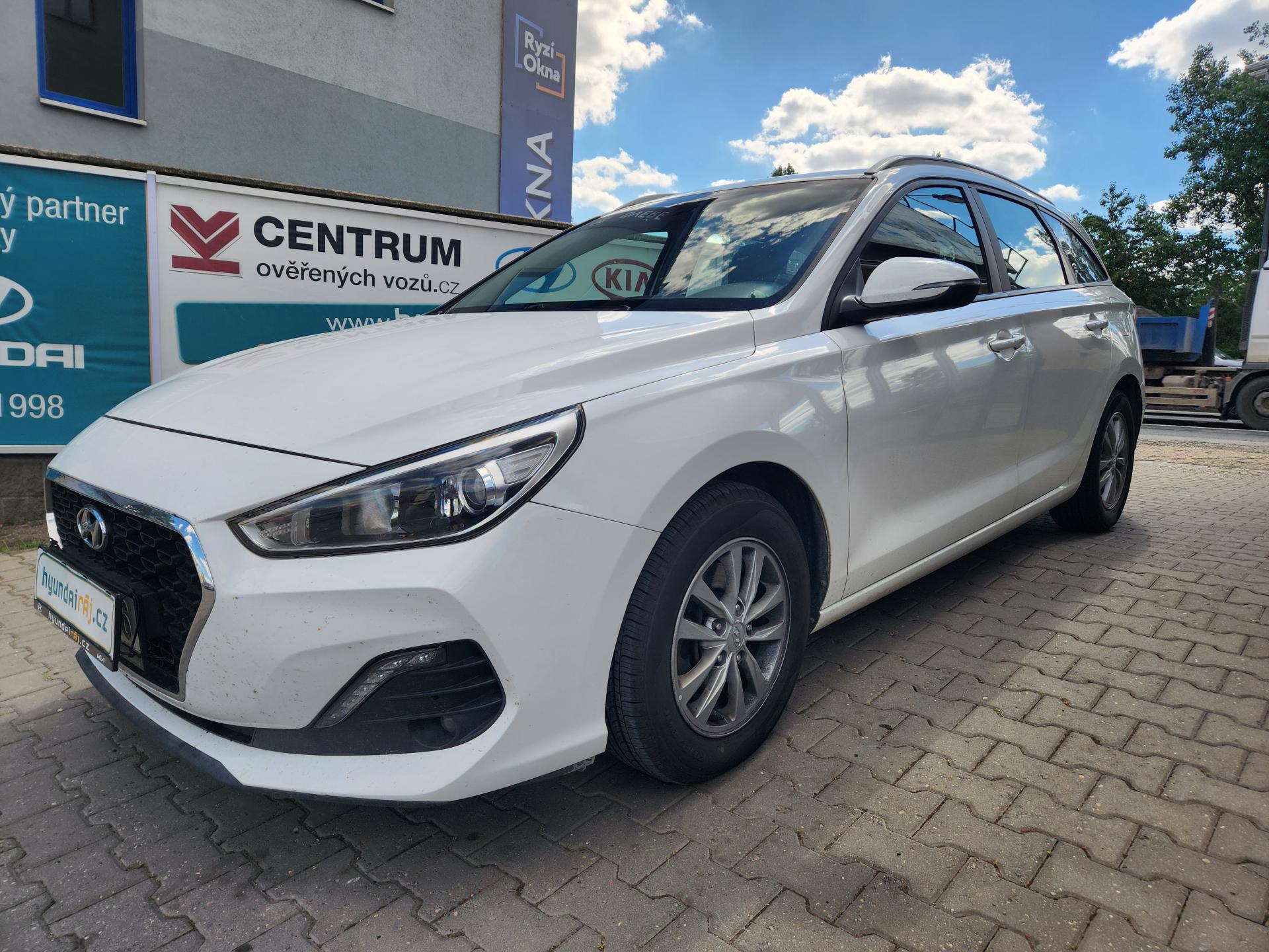 Hyundai i30 1.6-SPOTŘEBA CCA5.5l/100KM - foto 3