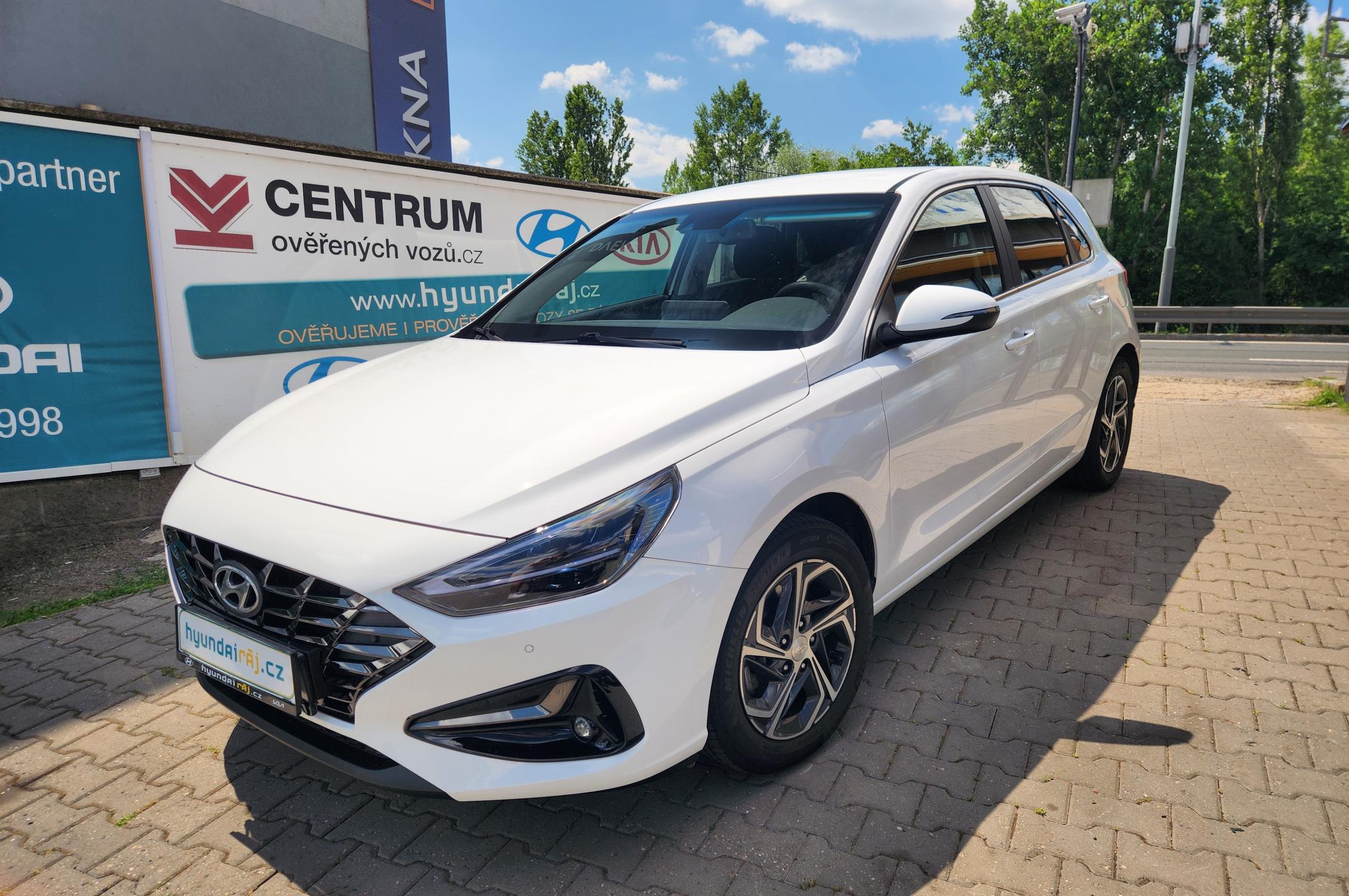Hyundai i30 1.MAJ.-AUTOMAT-NIZKÉ KM-KAMERA
