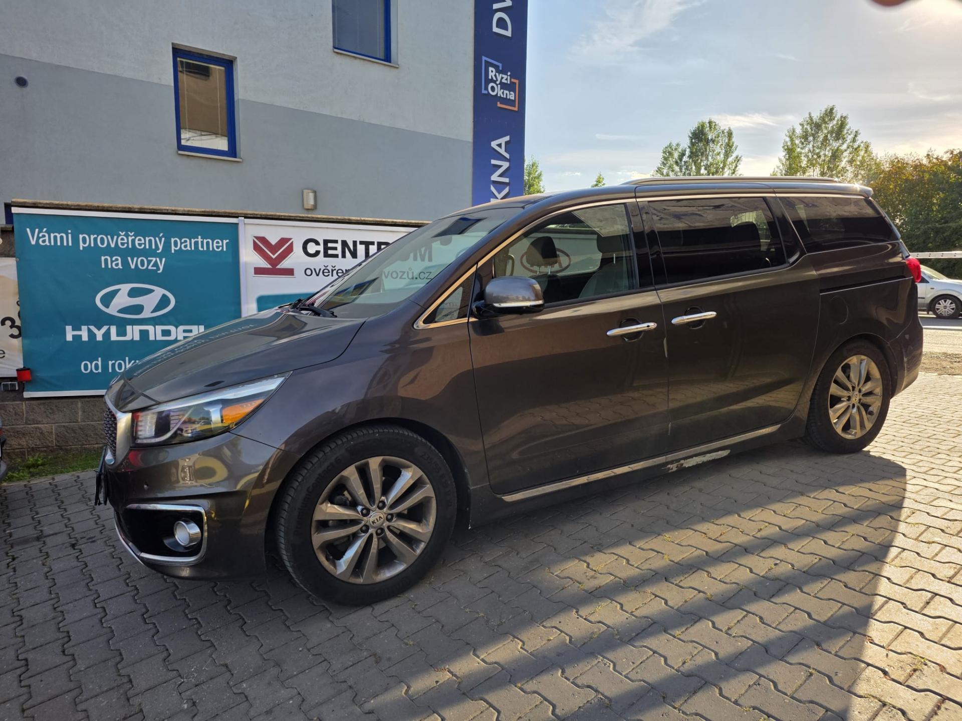 Kia Carnival 3.3-8míst-2.řada 3sedadla