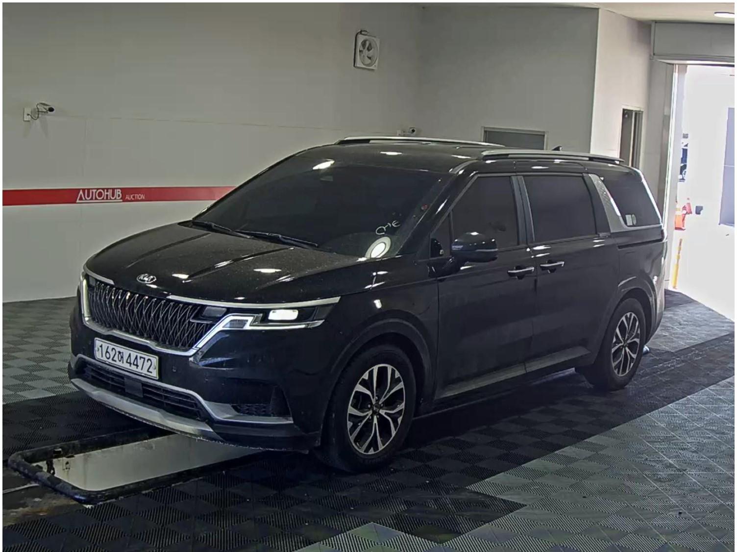 Kia Carnival 2.2-9 MÍST-VŮZ NA CESTĚ