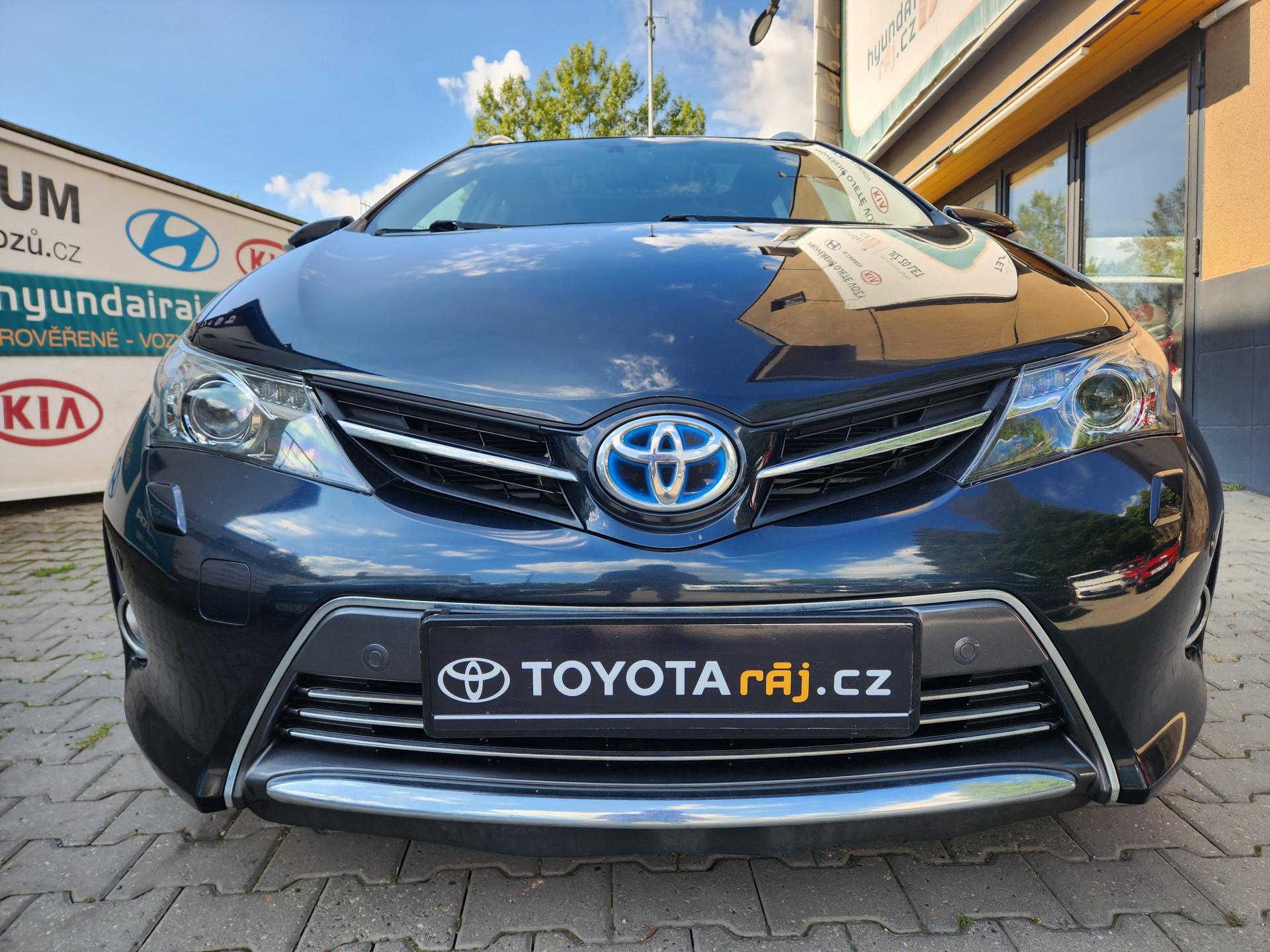 Toyota Auris 1.8-HYBRID-AUT-KŮŽE-PANORAMA