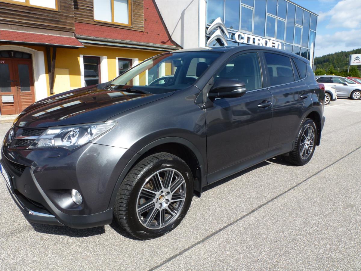 Toyota RAV4 2,2 D-4D 6M/T Style