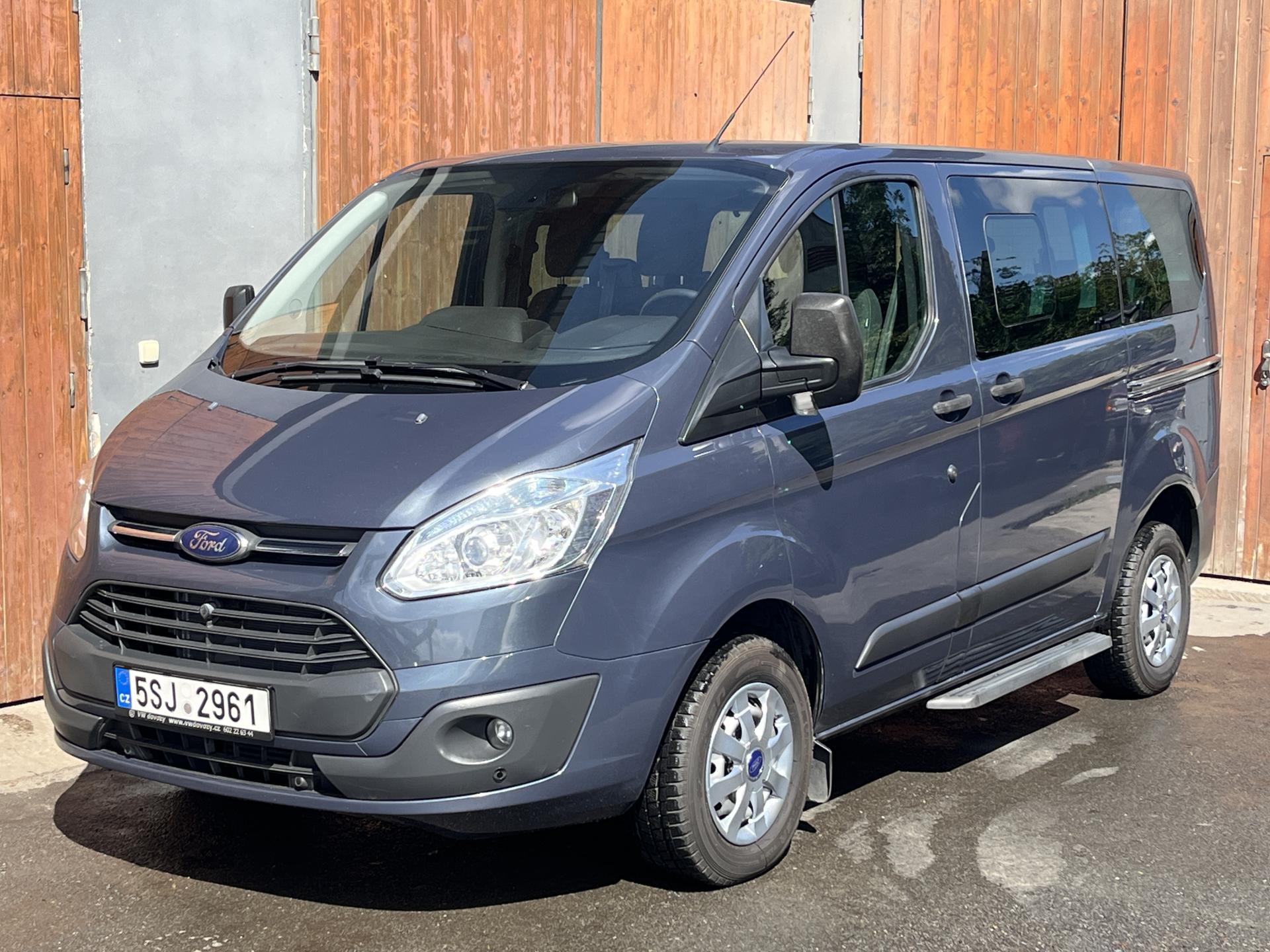 Ford Tourneo Custom 2,2TDi 9míst PO VELKÉM SERVIS