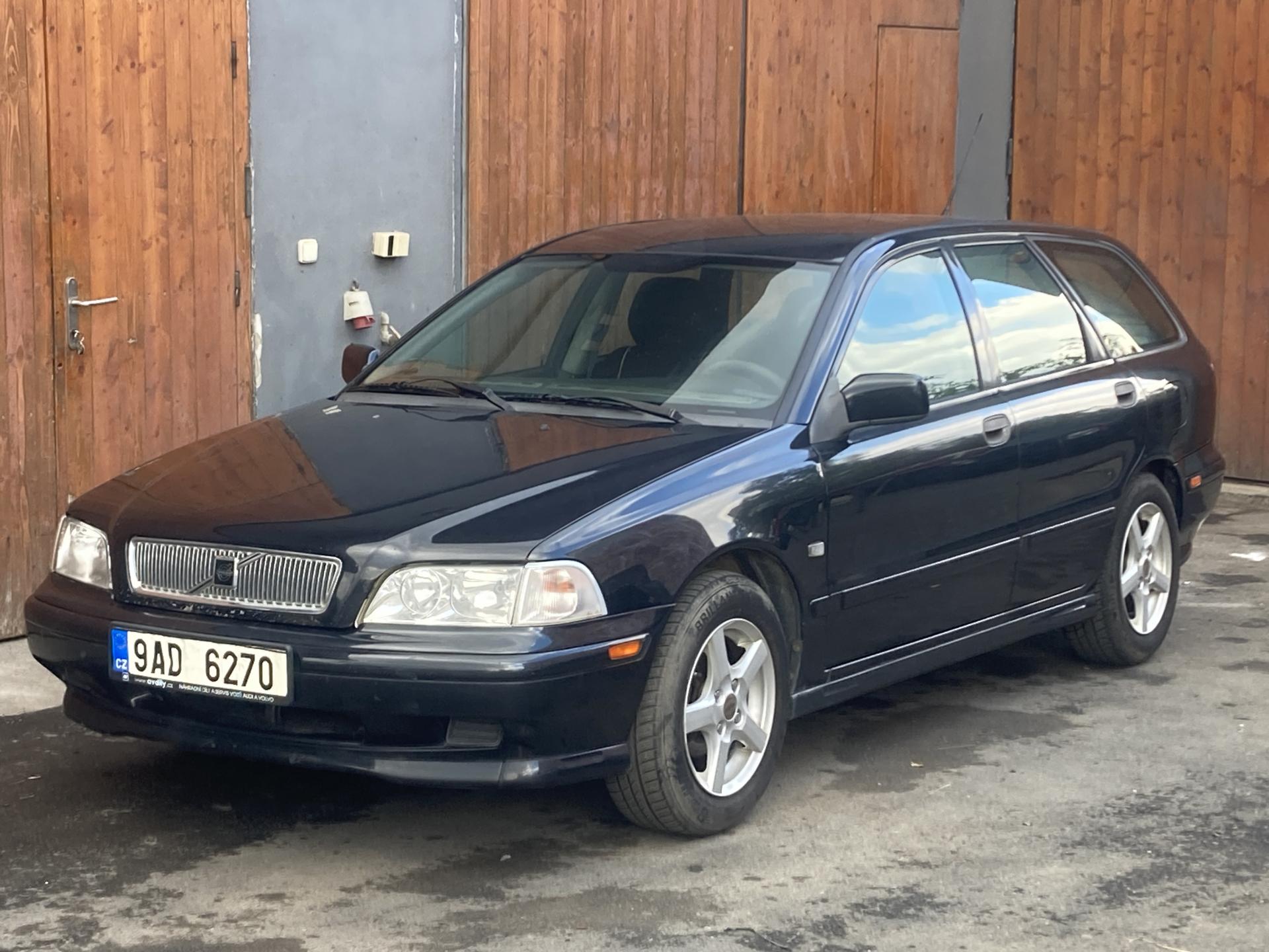 Volvo V40 VOLVO V40 1,8i tažné nová STK