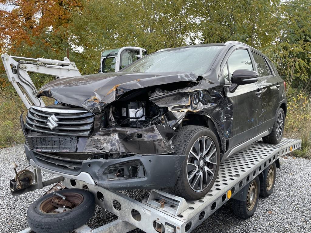Suzuki SX4 S-Cross 1.6i 4x4 havarované
