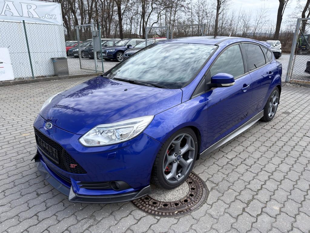 Ford Focus ST 2.0 EB 184 kW xenon, servis