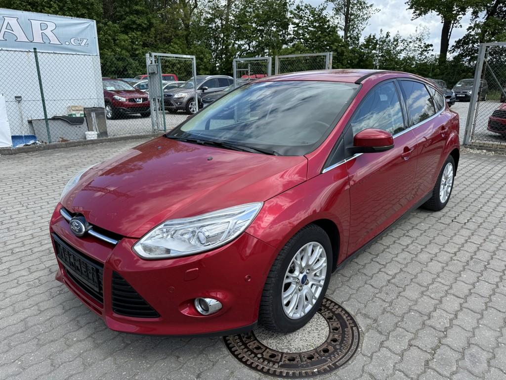 Ford Focus 1.6i 110 kW xenony, navigace