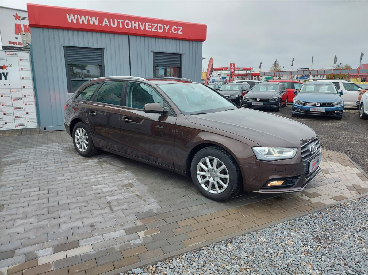 Audi A4 2,0 TDI AUT NAVI ČR S.KNIHA