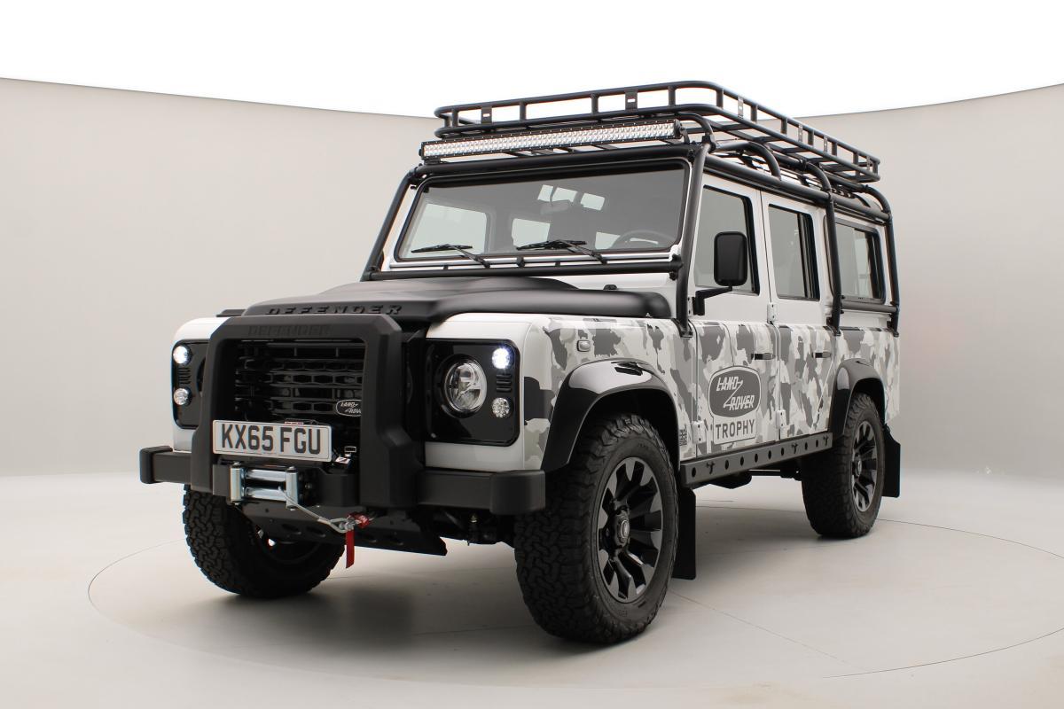Land Rover Defender WORKS V8 TROPHY II 1 z 25 - foto 3