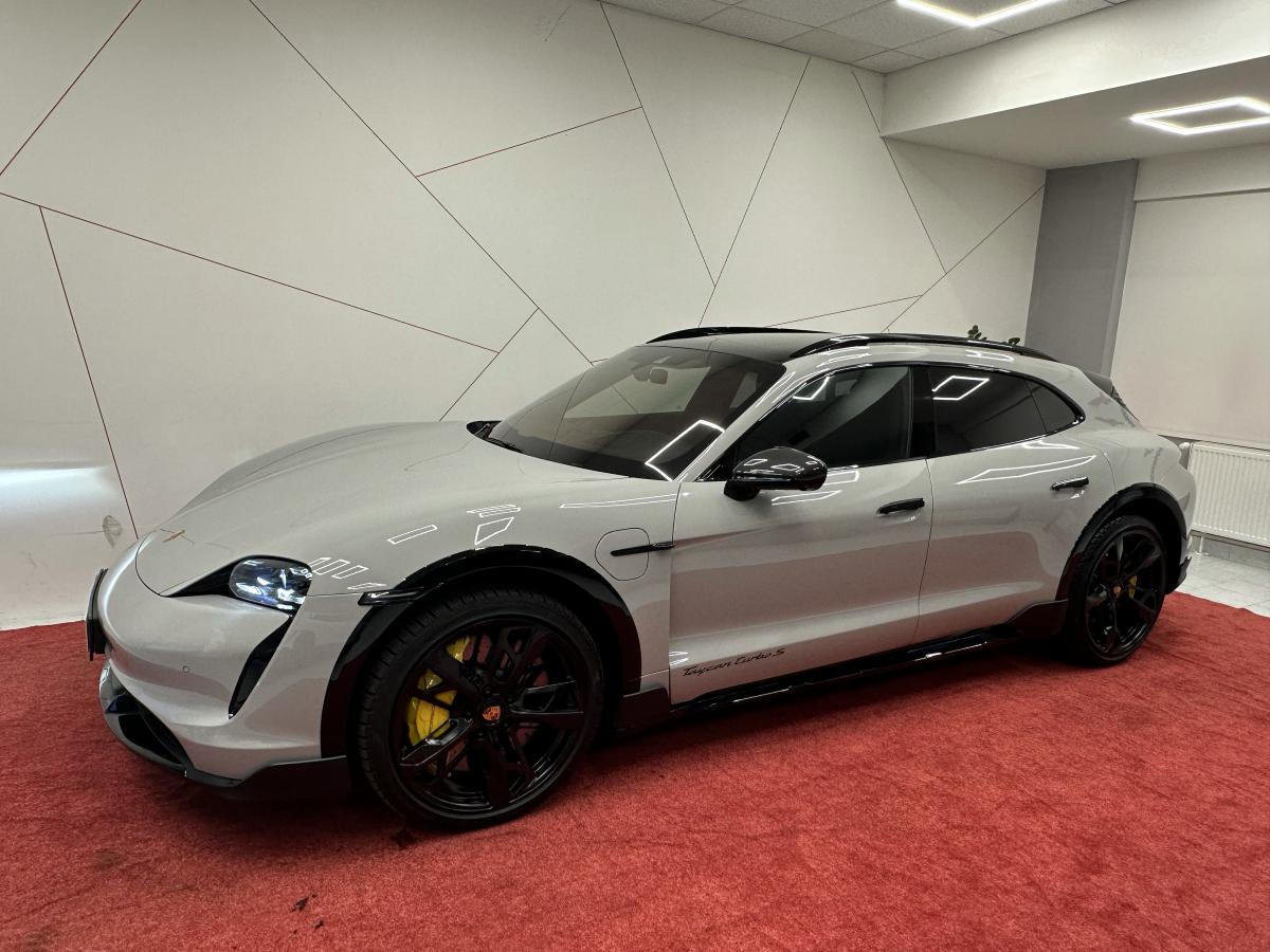 Porsche Taycan Cross TurismoTurbo S*Záruka*
