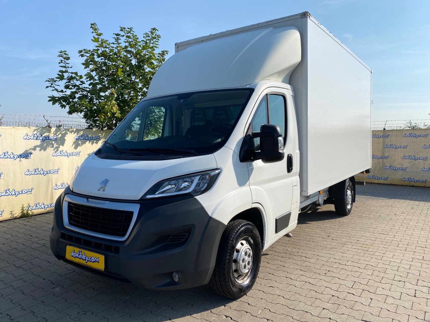Peugeot Boxer 2,2HDi skříň 4,4m + hydr.čelo