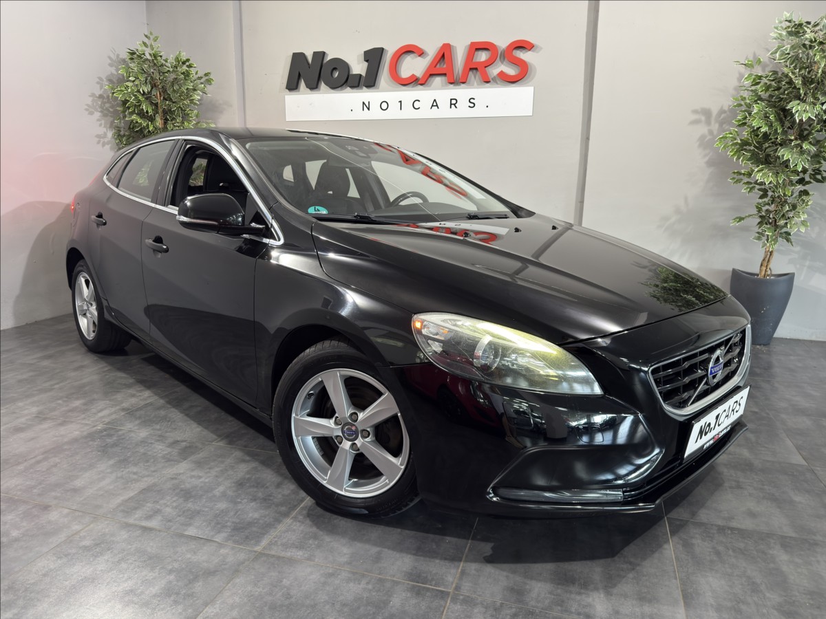 Volvo V40 1,6 D2 MOMENTUM BI-XEN VÝHŘE