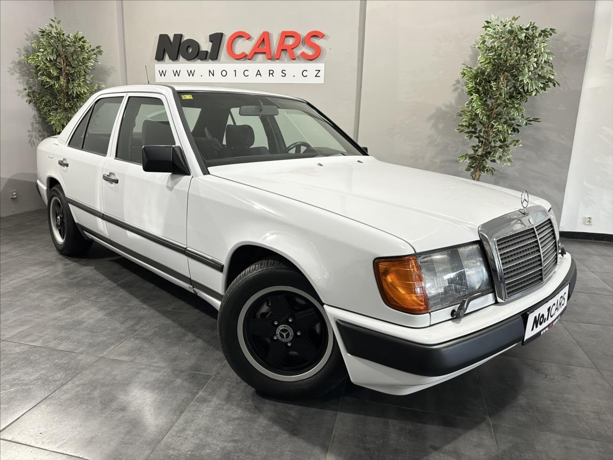 Mercedes-Benz Třídy E 2,6 W124 260E NÁDHERNÝ STAV