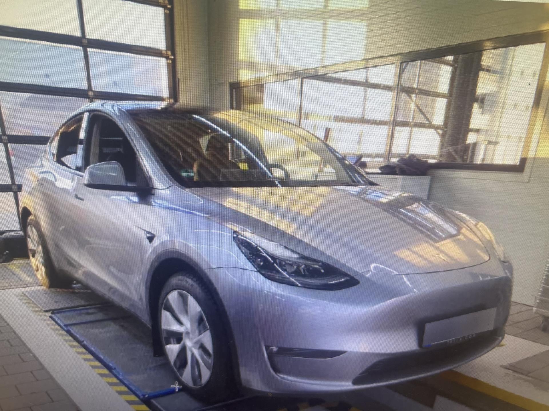Tesla Model Y LONG RANGE DM TZ SOH 92%