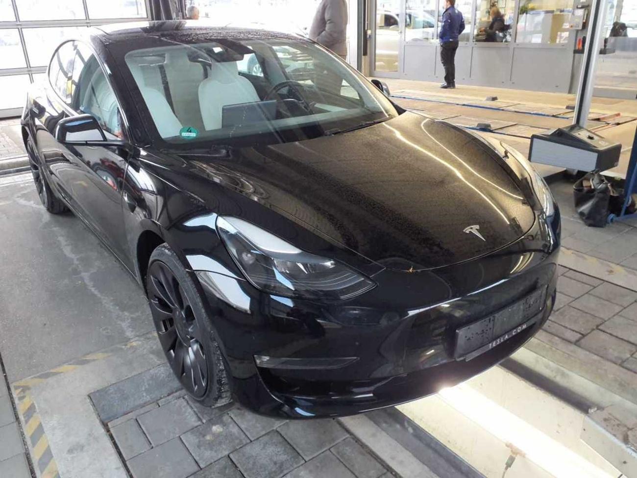 Tesla Model 3 PERFORMANCE 393kw SOH 96,3%