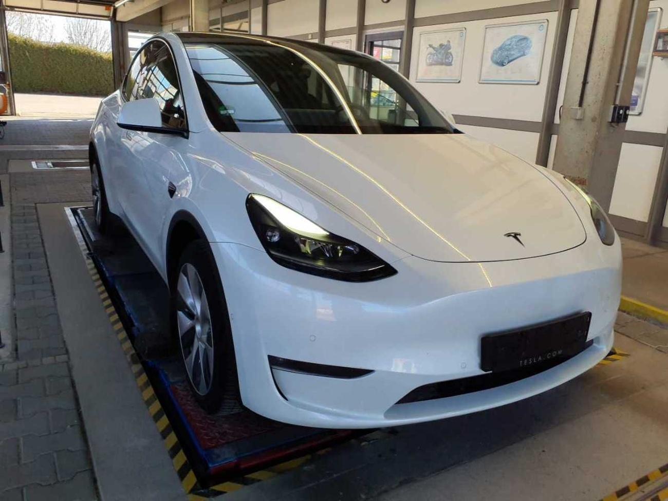 Tesla Model Y LONG RANGE DUAL MOTOR SOH 90%