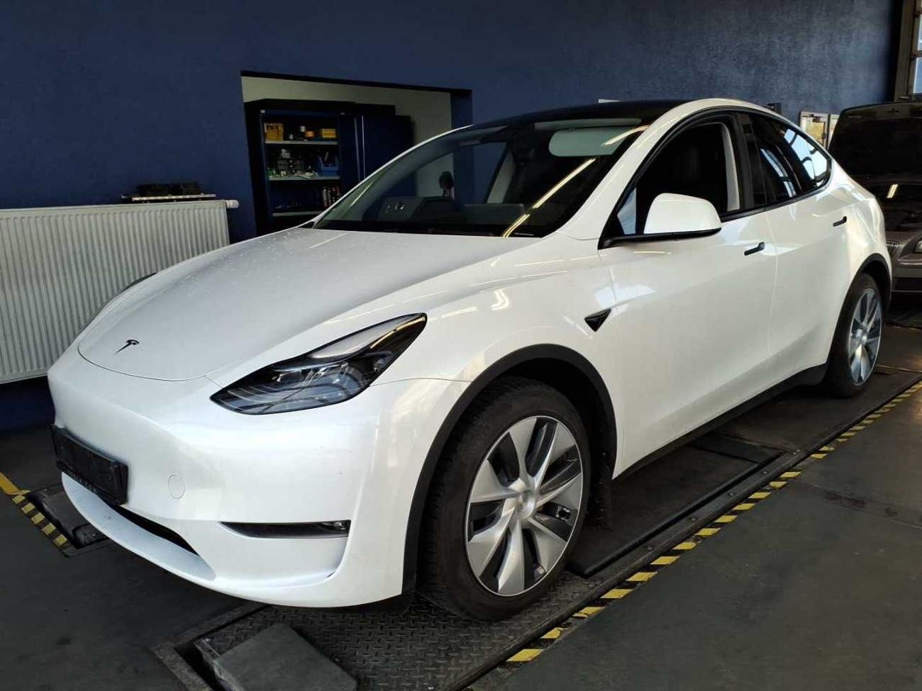 Tesla Model Y LONG RANGE DM TZ SOH 94%