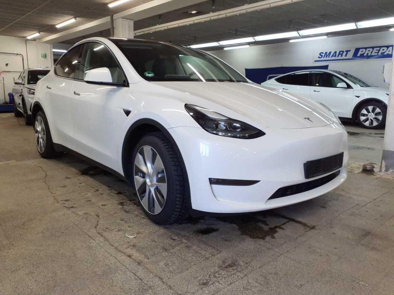 Tesla Model Y LONG RANGE DUAL MOTOR 95%
