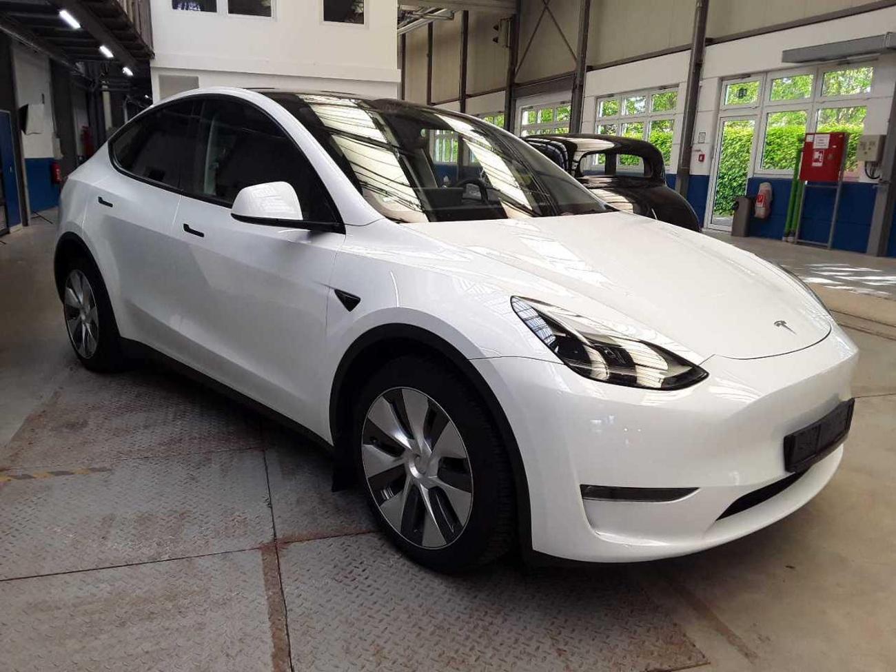 Tesla Model Y LONG RANGE DUAL MOTORSOH 92,6%