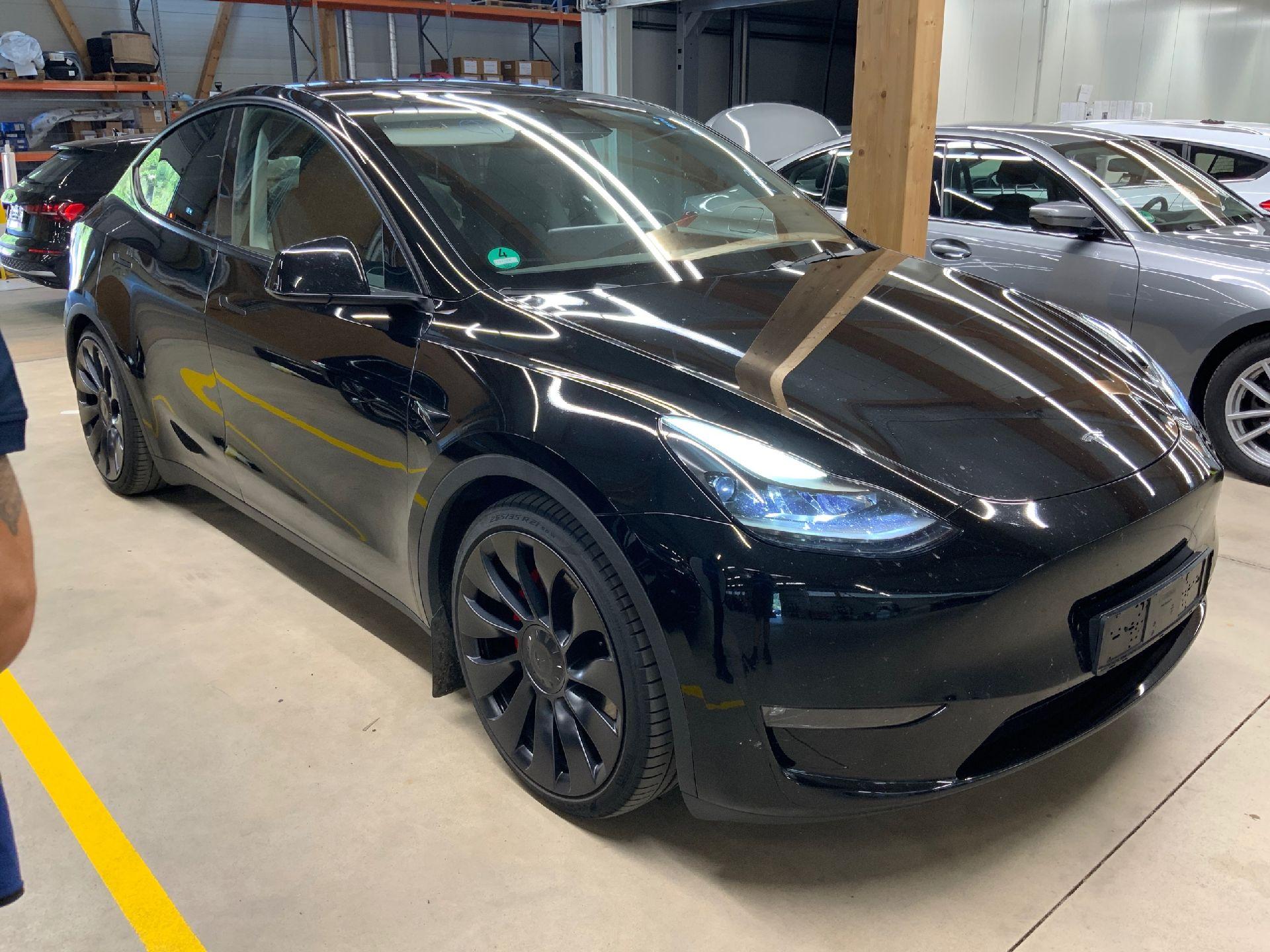 Tesla Model Y PERFORMANCE 393kw 21ALU 94,0%