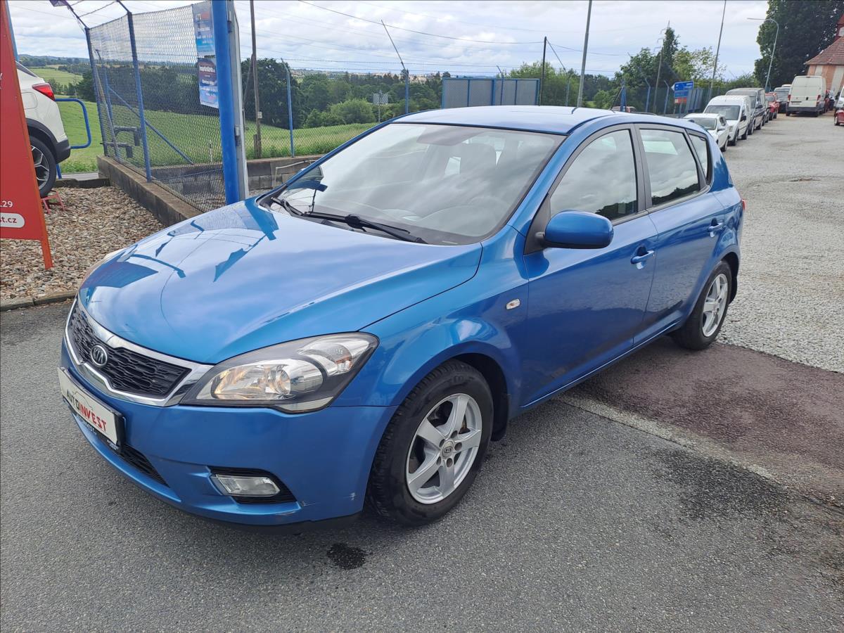 Kia Ceed 1,6 i 1.MAJITEL,KOUPENO CZ