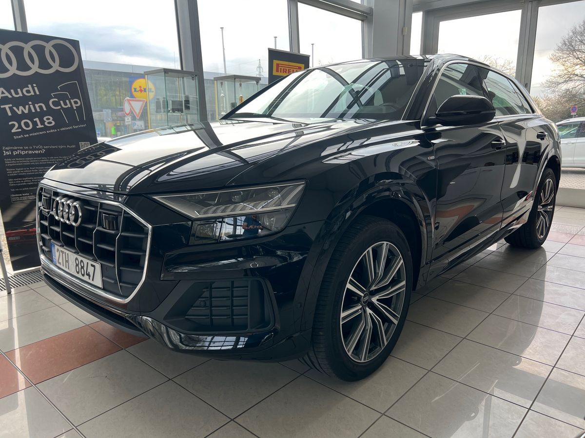 Audi Q8 S-line 210kW Webasto Záruka