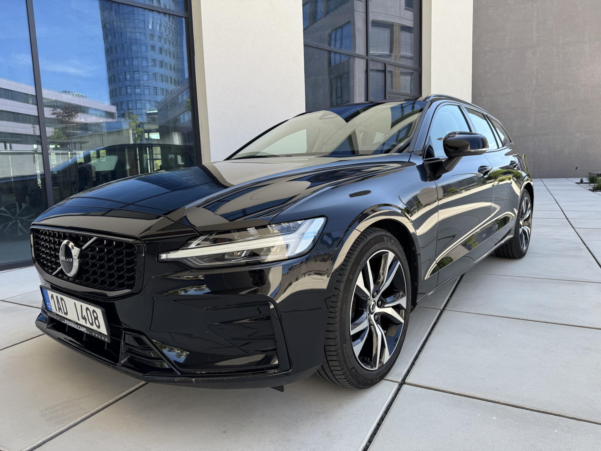 Volvo V60 B4 Plus Dark AT ČR 1 MAJITEL
