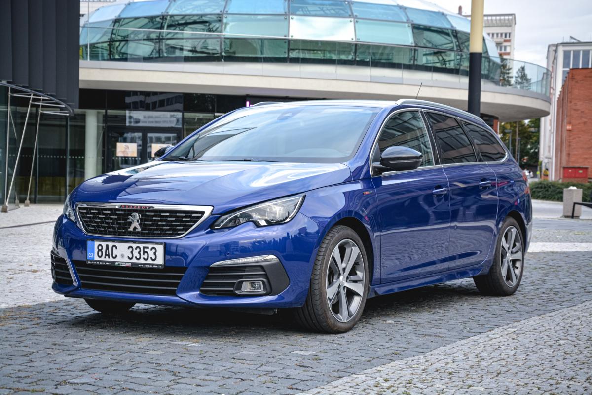 Peugeot 308 GT NAVI1.5 BlueHDi ČR 1MAJITEL