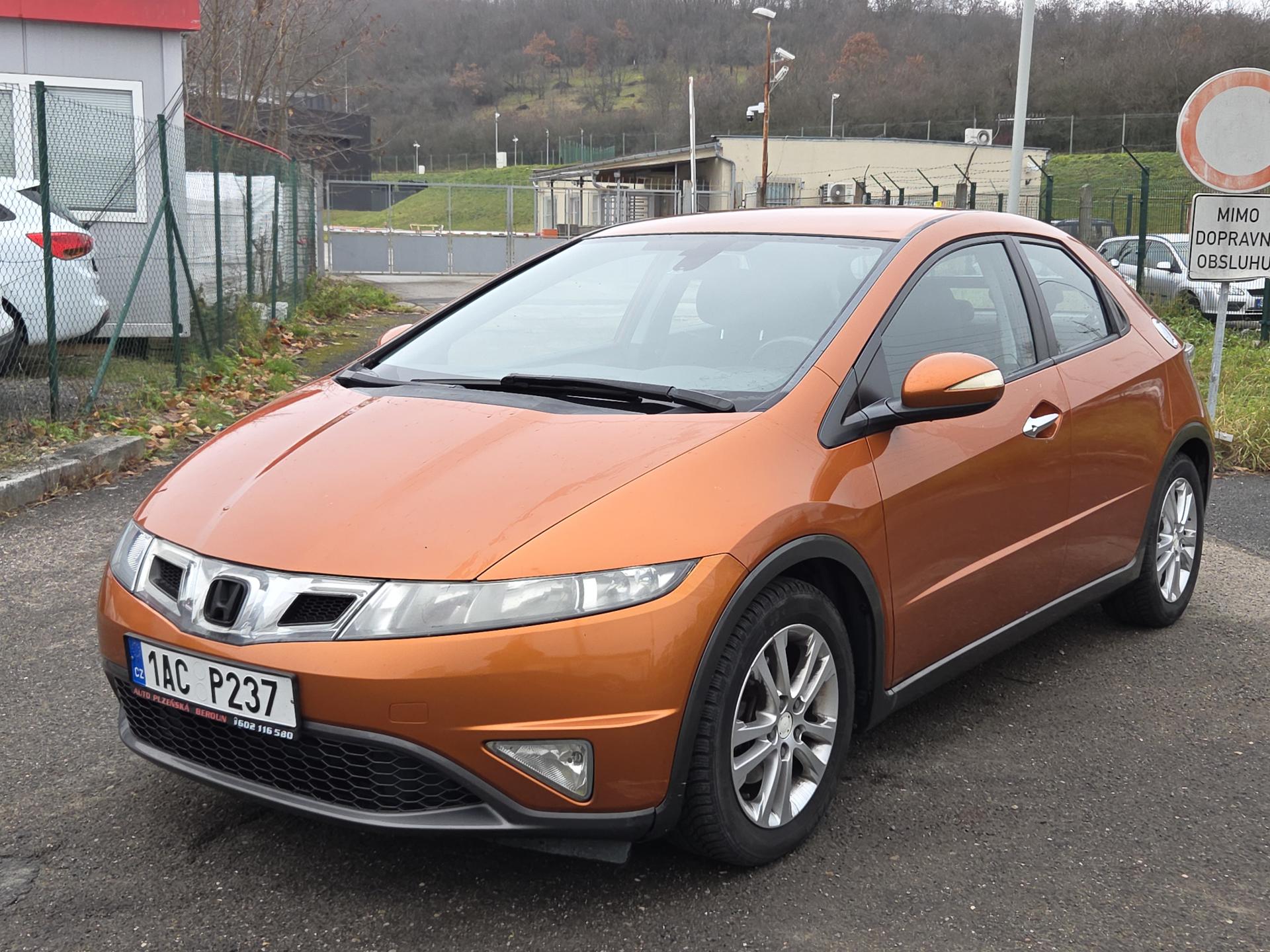 Honda Civic 1,4i lze i na splátky VŠEM!