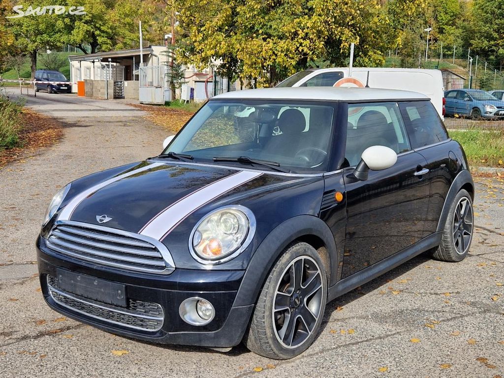 Mini Cooper 1,6D lze i na splátky všem!