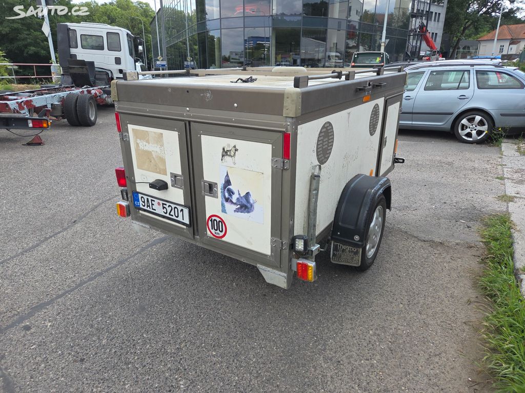 Schwarzmüller přívěs pro přepravu 4 psů