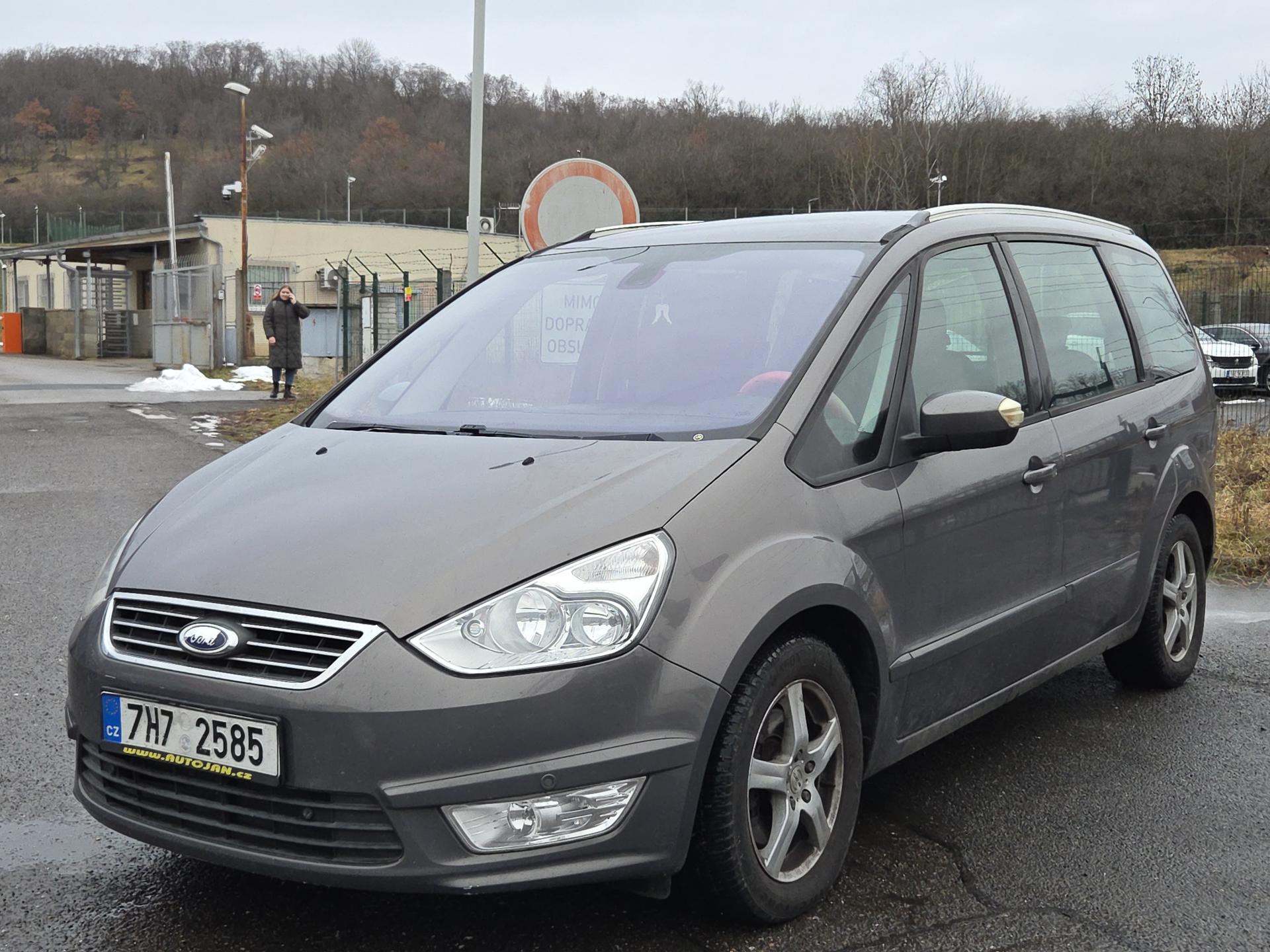 Ford Galaxy 2,0TDi 7míst i na splátky VŠEM