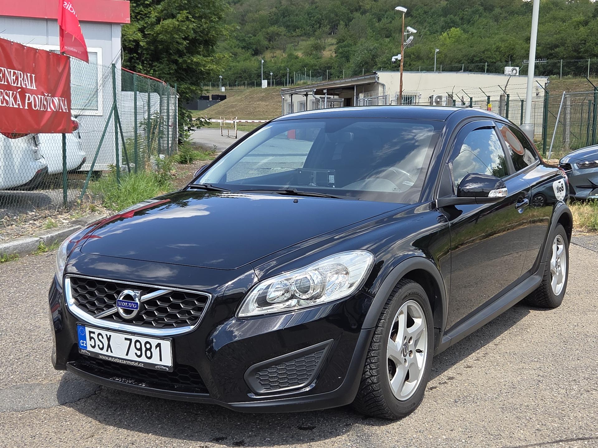 Volvo C30 1,6i lze i na splátky VŠEM!