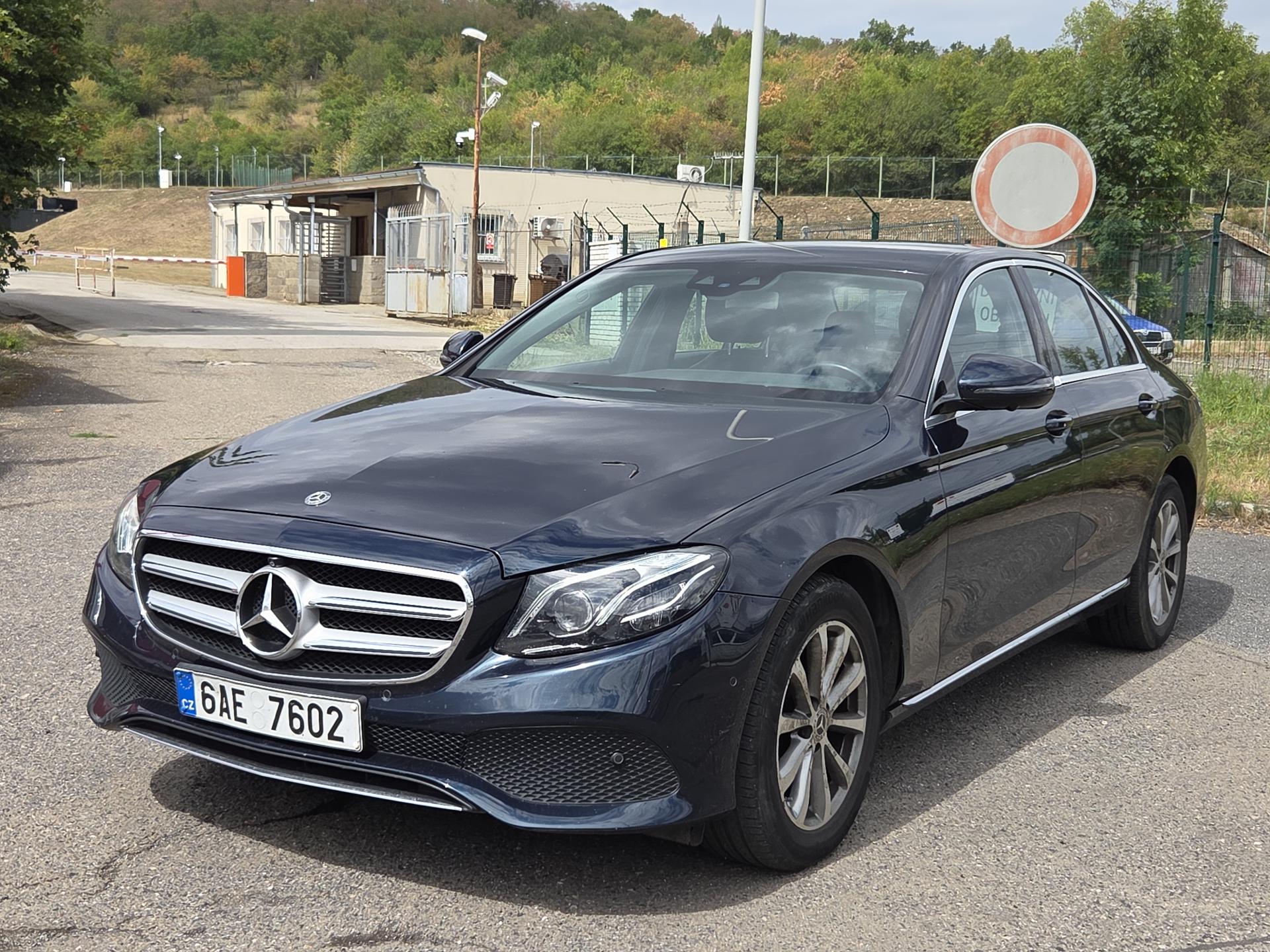 Mercedes-Benz Třídy E 220CDi lze na splátky VŠEM!
