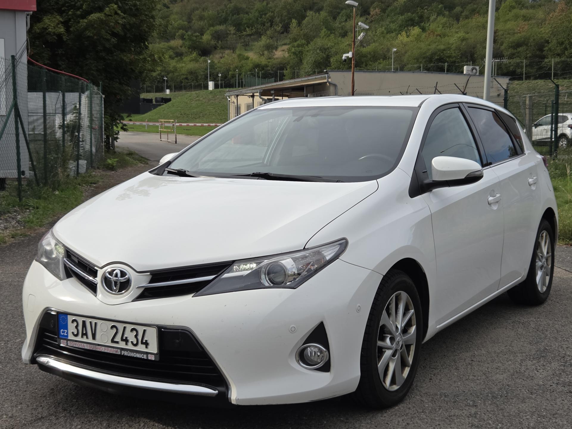 Toyota Auris 1.majitel! LZE na splátky VŠEM